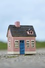 Hus t/fyrfadslys My Home Town blå dør thumbnail