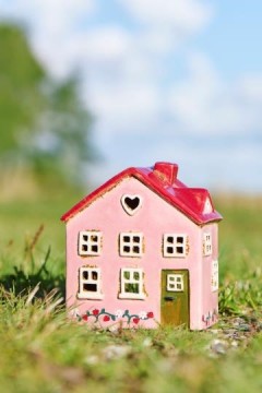 Hus t/fyrfadslys Ebeltoft grøn dør jordbærranke